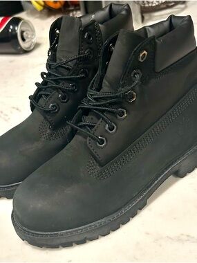 Timberland kids size Black Leather Lace-Up Boots